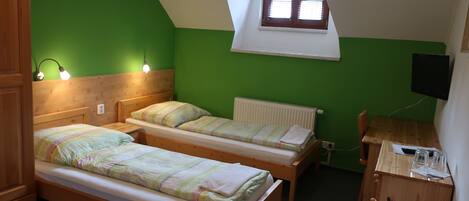 Basic Twin Room | Desk, blackout drapes, free WiFi, bed sheets