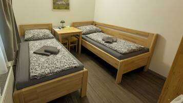 Basic Twin Room | Desk, blackout curtains, free WiFi, bed sheets