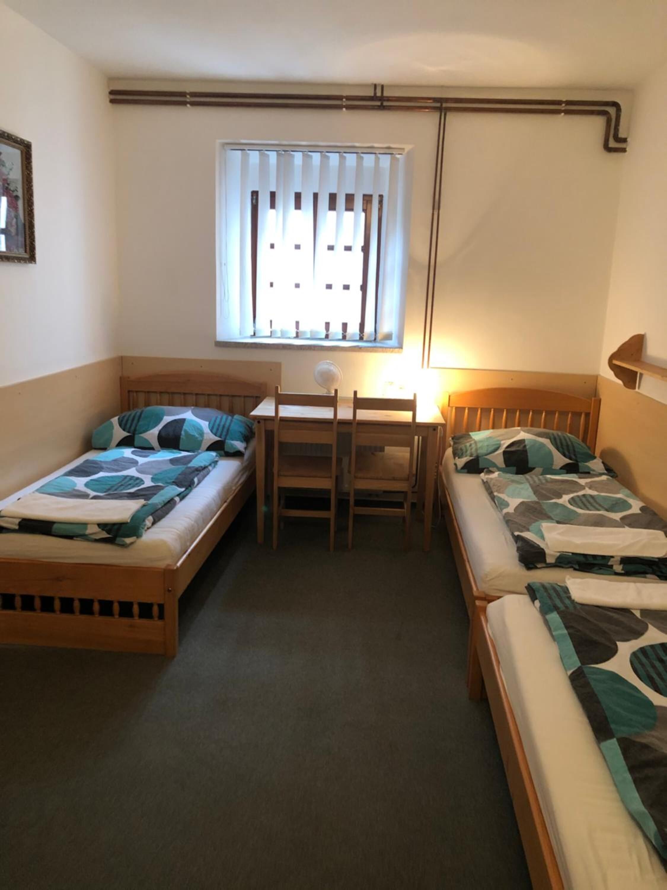 Bureau, rideaux occultants, Wi-Fi gratuit, draps fournis