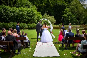 Outdoor wedding area - Penzion Kadlcův Mlýn (Brno)