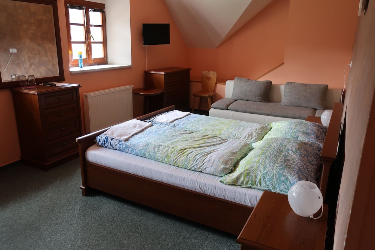 Escrivaninha, cortinas blackout, Wi-Fi de cortesia, roupa de cama