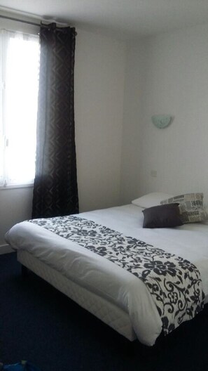 Comfort Double Room, Balcony | Individually decorated, individually furnished, desk, iron/ironing board