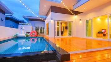 3-Bedroom Villa with Private Pool | Teras/patio