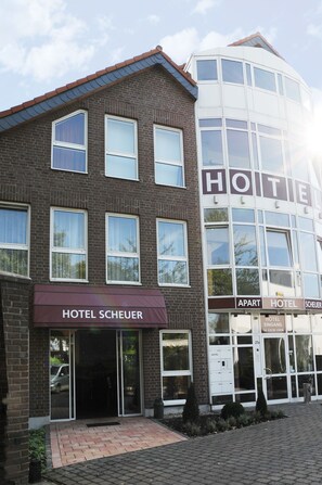 Front of property - Apart Hotel Scheuer (Huerth)