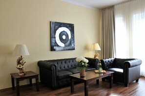 Comfort Single Room | Desk, soundproofing, free WiFi, bed sheets - Apart Hotel Scheuer (Huerth)
