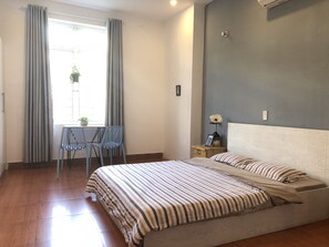 Quarto casal | Escrivaninha, Wi-Fi de cortesia