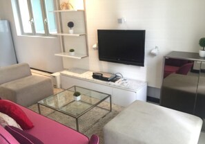 Apartment, 2 Bedrooms | Living room