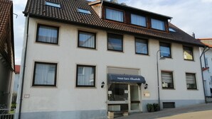 A two-story building with a flat roof, multiple windows, and a sign for 'Hotel Garni Elisabeth'. - Hotel Garni Elisabeth (Goeppingen)
