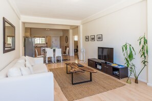 Deluxe Apartment, 2 Bedrooms | Living area | Flat-screen TV - Piazza Church Square Suite (Cape Town)