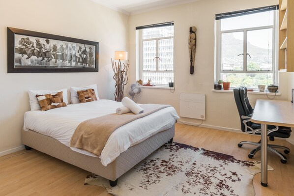 Departamento Deluxe, 2 habitaciones | 2 habitaciones, ropa de cama de alta calidad y escritorio