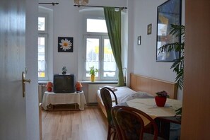 Double or Twin Room, Non Smoking | Blackout curtains, free WiFi, bed sheets - Pension Dessauer Hof (Halle (Saale))