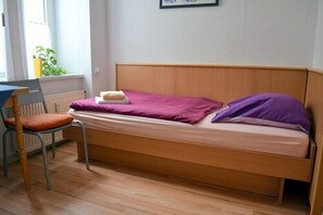 Single Room, Non Smoking | Blackout drapes, free WiFi, bed sheets - Pension Dessauer Hof (Halle (Saale))
