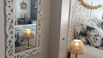 Doppelzimmer (Hautacam) | Hochwertige Bettwaren, Tempur-Pedic-Betten, individuell dekoriert