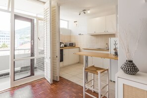 Design Studio Suite, 1 Bedroom, Balcony, Mountain View | Private kitchen