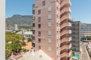 Suite estudio de diseñador, 1 habitación, balcón, vista a la montaña | Vista desde la habitación
