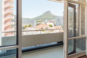 Design Studio Suite, 1 Bedroom, Balcony, Mountain View | Balcony