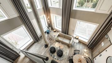 Studio | Hochwertige Bettwaren, Zimmersafe, Schreibtisch, Verdunkelungsvorhänge