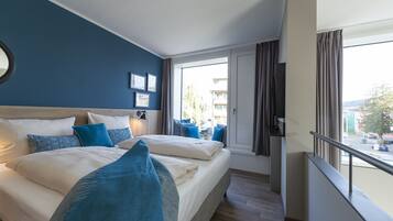 Premium bedding, in-room safe, desk, blackout drapes