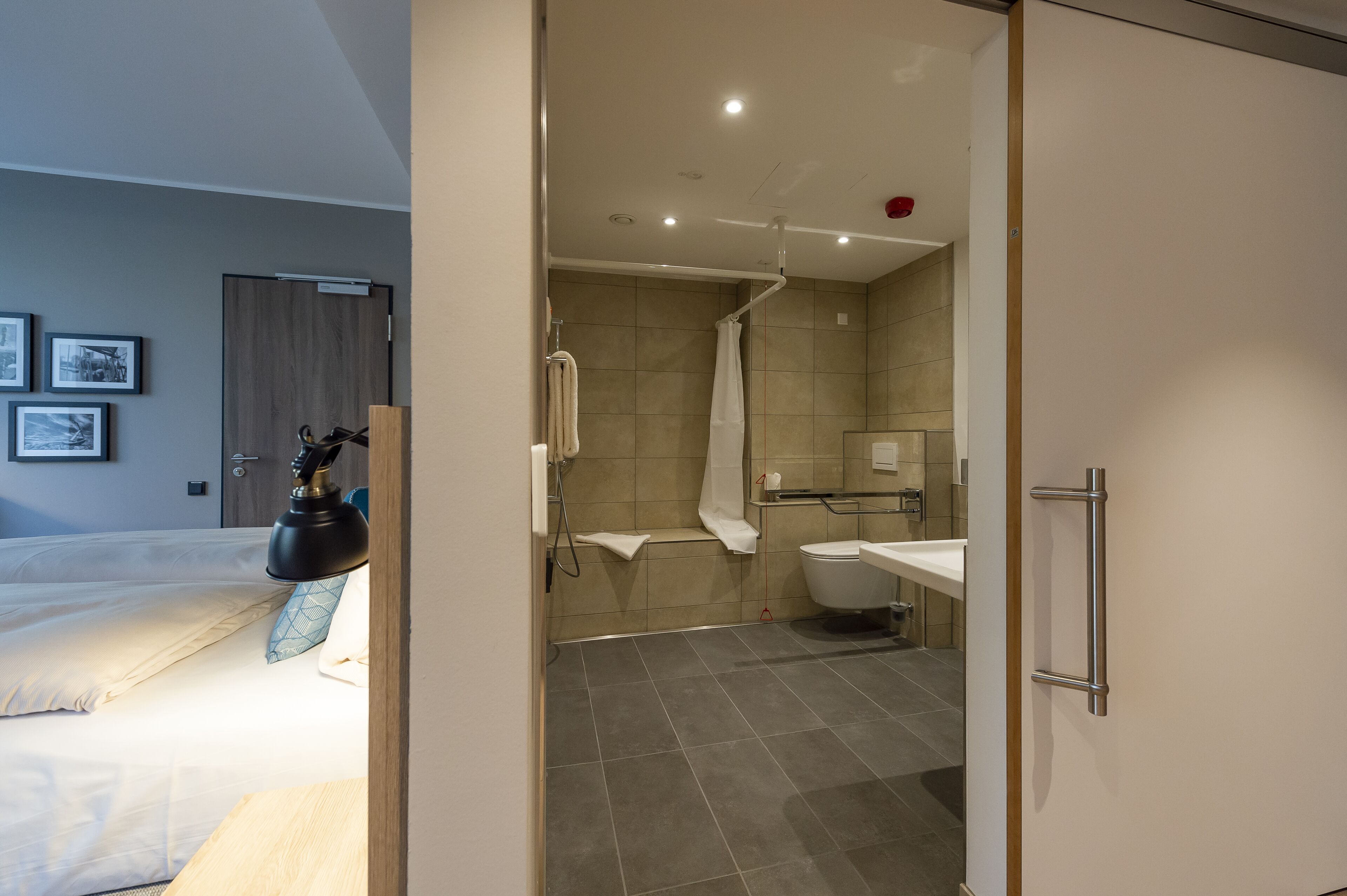 comfort double room, accessible | 1 bedroom, premium bedding, in-room safe, desk