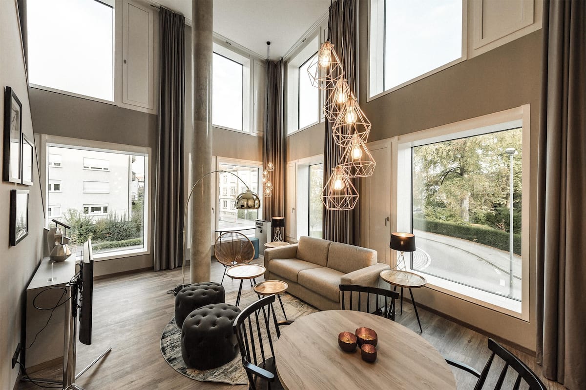 Premium bedding, in-room safe, desk, blackout drapes