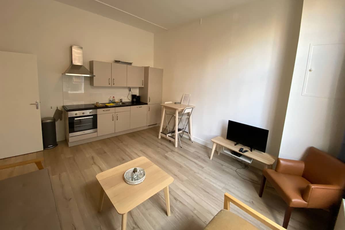 Business appartement, 1 slaapkamer, keuken | Individueel gemeubileerd, een laptopwerkplek