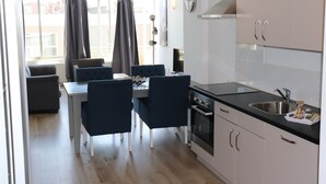 Leilighet – comfort, 1 soverom, kjøkken | Spiseområde på rommet