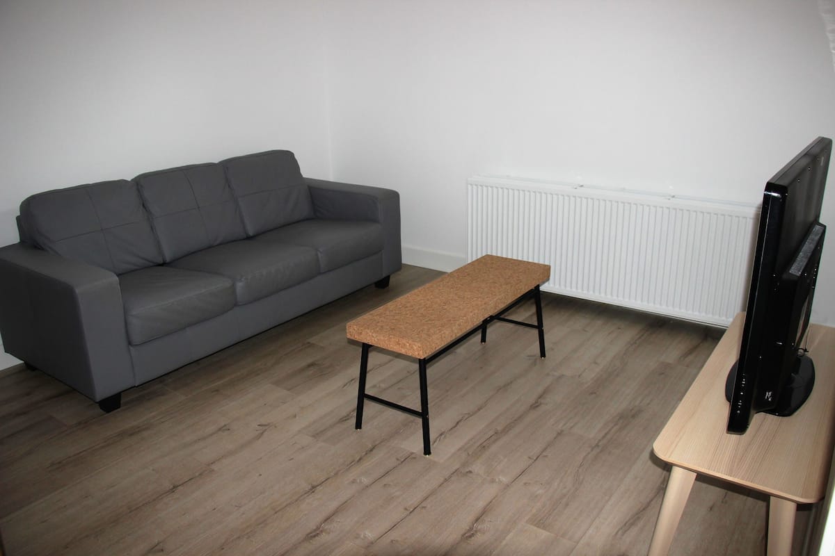 Comfort appartement, 2 slaapkamers, keuken | Individueel gemeubileerd, een laptopwerkplek