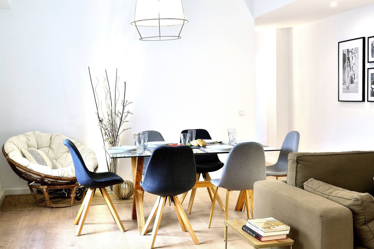 Superior Apartment, 2 Bedrooms | Living room | Flat-screen TV