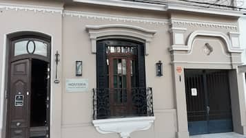 Fachada de la propiedad