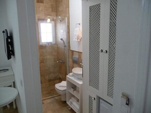 Shower, free toiletries, hair dryer, towels