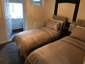 Familierom | Strykejern/-brett, wi-fi (inkludert) og sengetøy