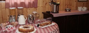 Free daily local cuisine breakfast  - Domus Gratiae (Rome)