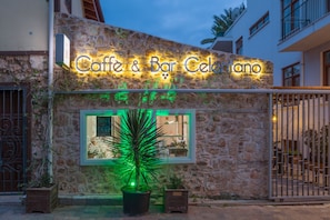 Cafe