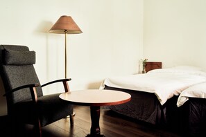 Basic-Doppelzimmer | Schreibtisch, Verdunkelungsvorhänge, Babybetten, Reisekinderbett