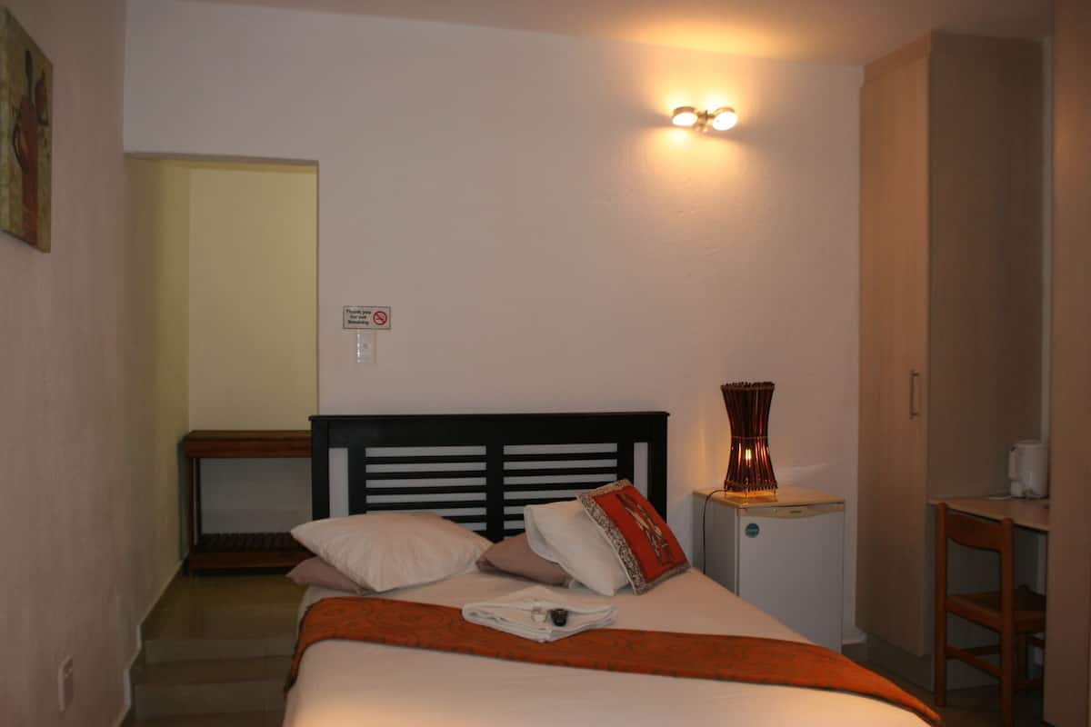 Deluxe Room | In-room safe, iron/ironing board, free WiFi, bed sheets