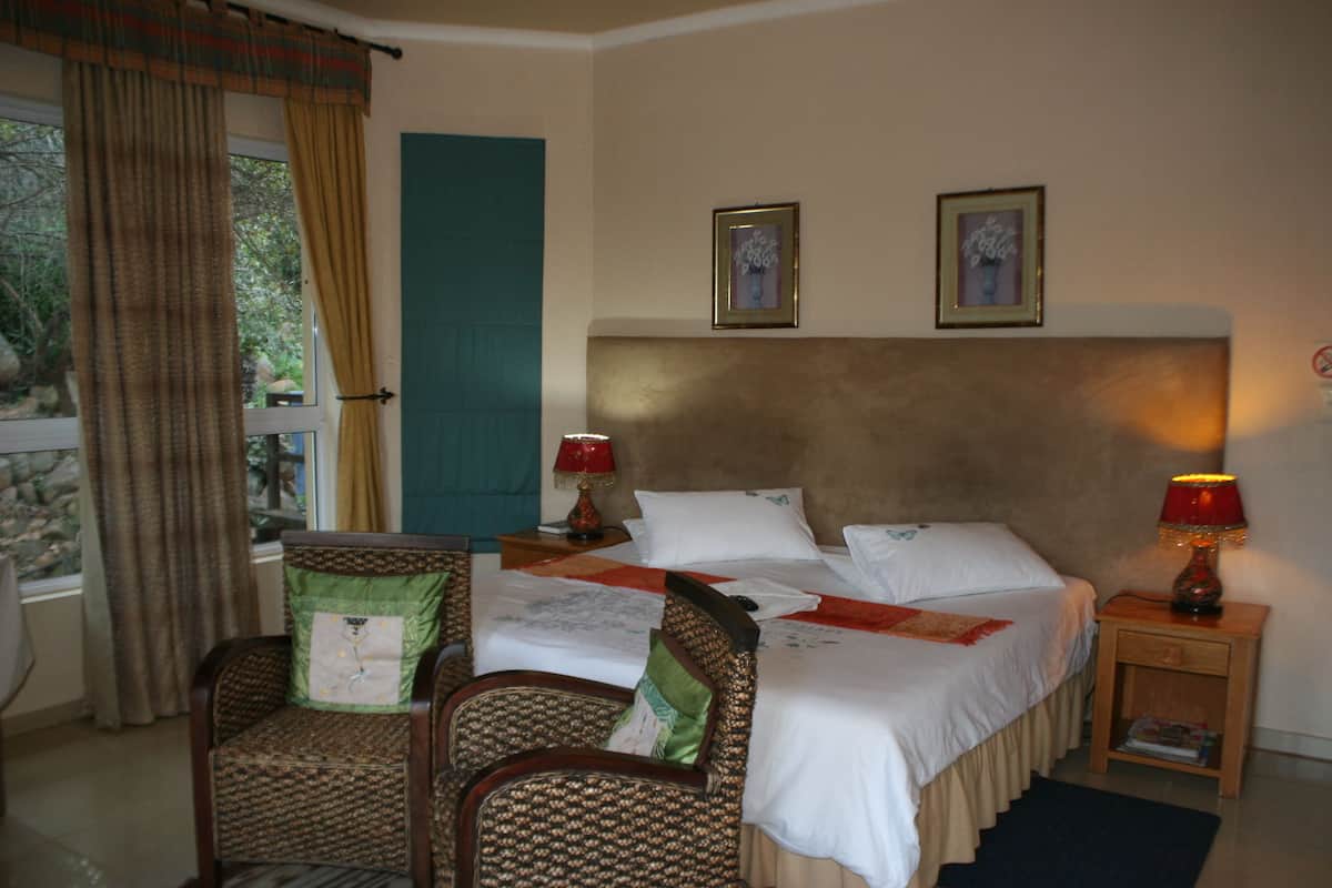 Deluxe Double or Twin Room | In-room safe, iron/ironing board, free WiFi, bed sheets