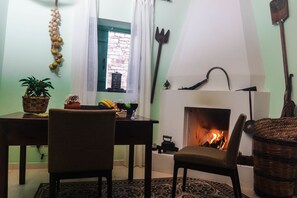 Fireplace - To Konatzi tis Marikas tzai tou Yianni (Kato Drys)