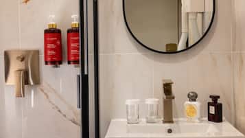 Superior dubbelrum - trÀdgÄrd | Badrum | MiljövÀnliga toalettartiklar, hÄrtork, handdukar och tvÄl