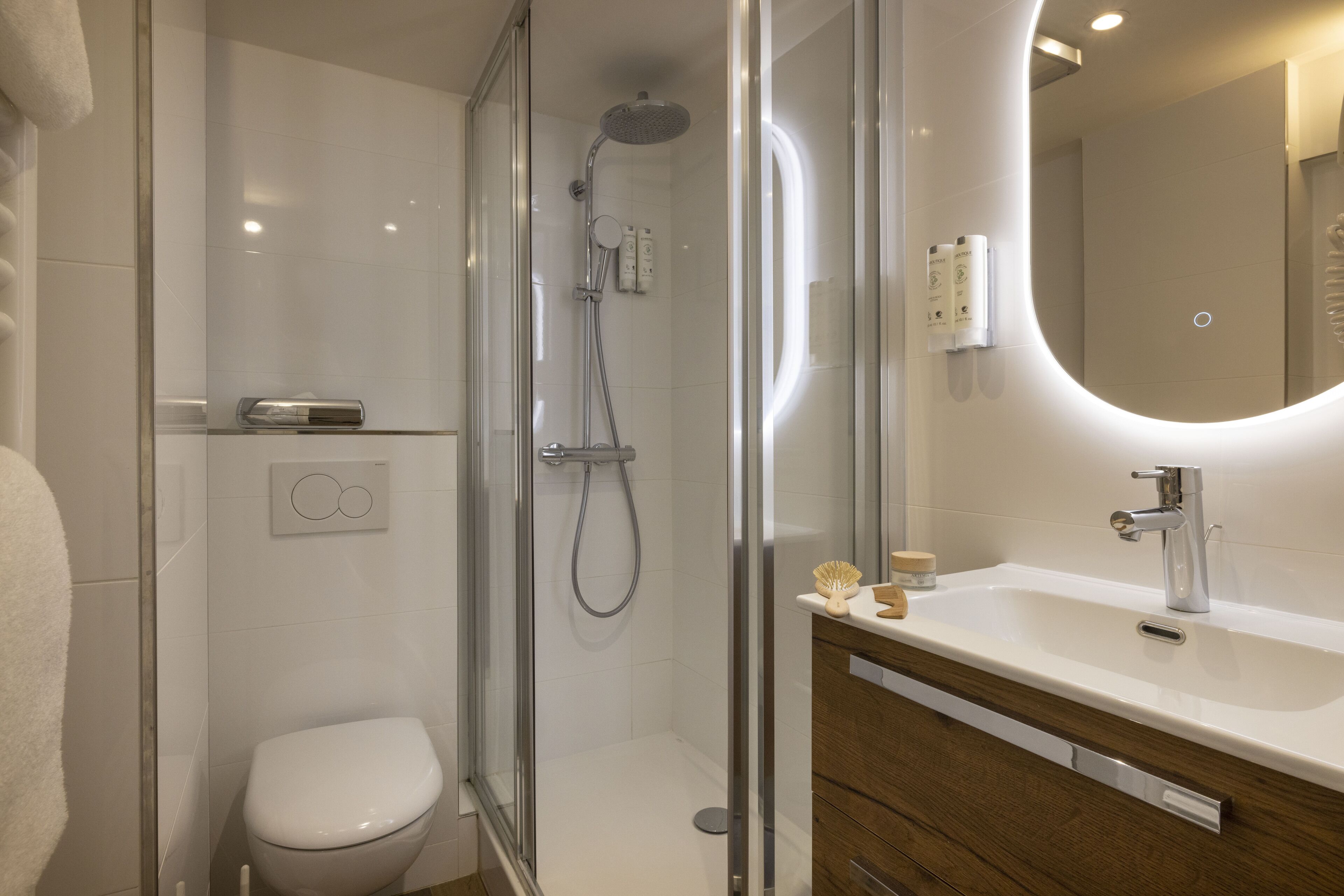 triple room | bathroom | eco-friendly toiletries, hair dryer, towels, soap