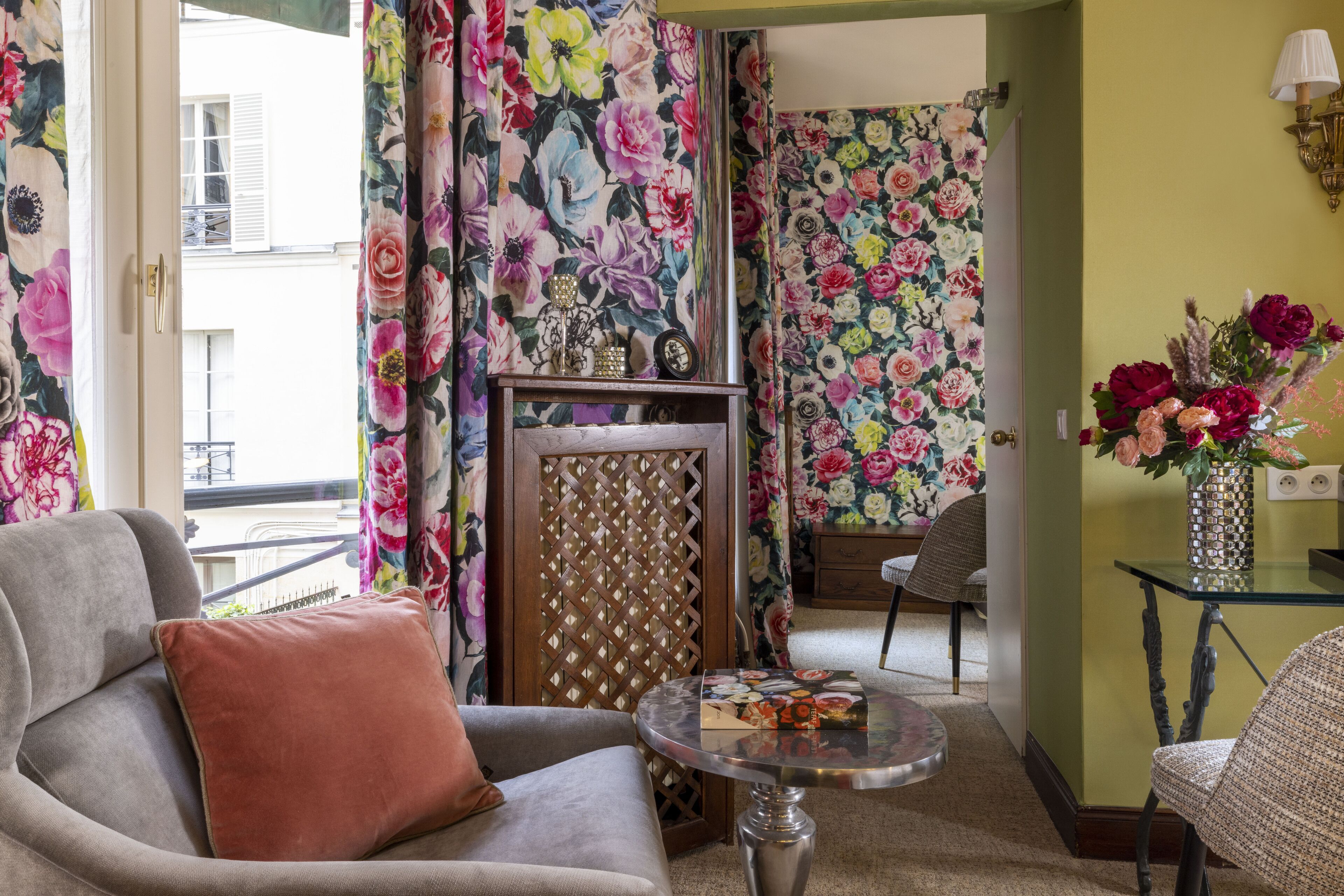 triple room | in-room safe, individually decorated, individually furnished, desk