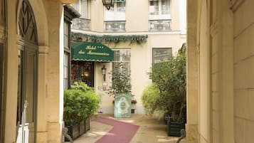 Trippelrum | Utsikt mot innergÄrd