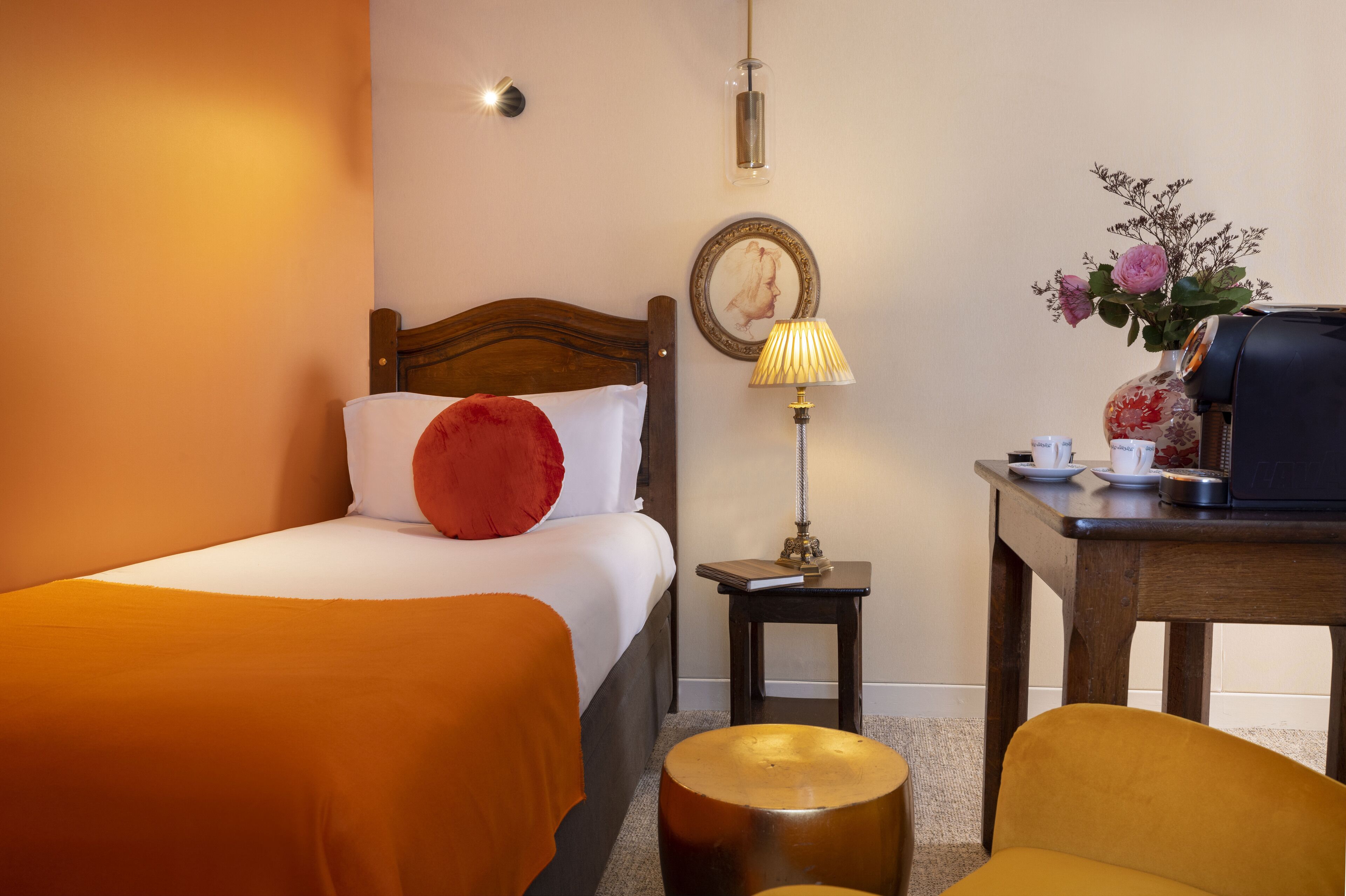 triple room | in-room safe, individually decorated, individually furnished, desk