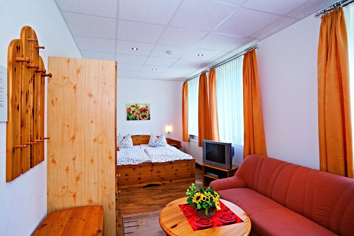 Premium bedding, desk, WiFi (free), bed sheets
