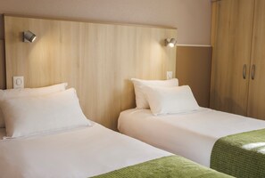 Twin Room | Desk, soundproofing, iron/ironing board, free cots/infant beds - Hotel Mont Vernon (Saint-Marcel)