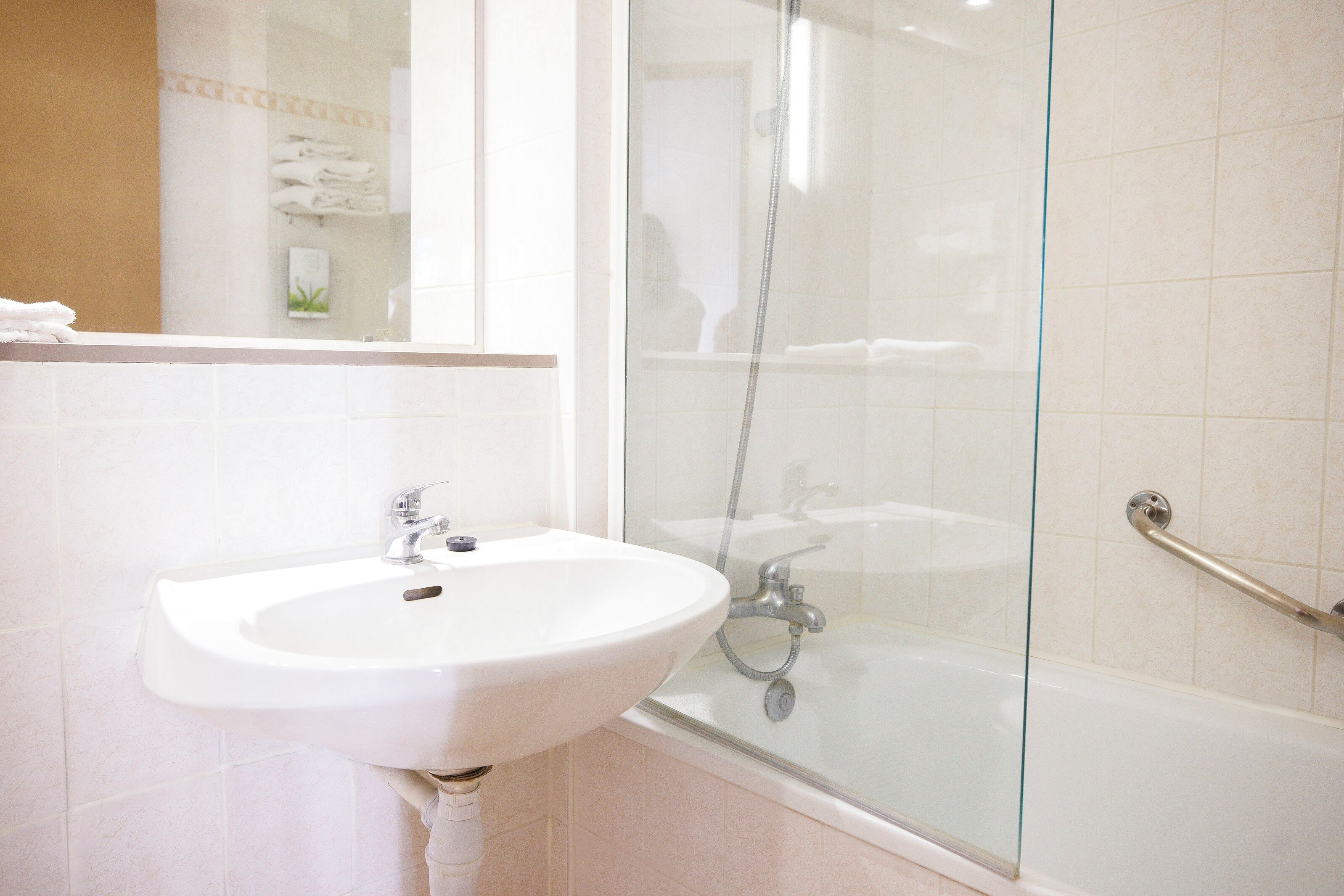 double room | bathroom | bathtub, free toiletries, hair dryer, towels