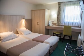 Twin Room | Desk, soundproofing, iron/ironing board, free cribs/infant beds
