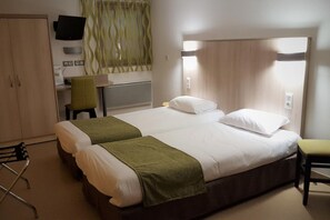 Twin Room | Desk, soundproofing, iron/ironing board, free cribs/infant beds