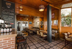 Bar (on property) - Bucoleon Hostel (Istanbul)