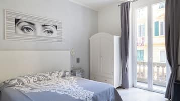 Egyptian cotton sheets, premium bedding, down duvets, in-room safe