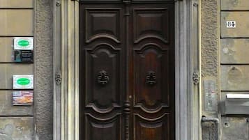 Pintu masuk properti